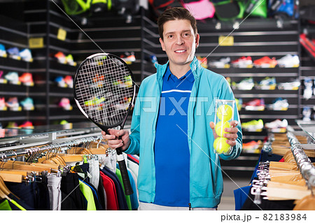 Male customer with tennis gear 82183984
