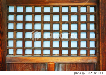 古い木目の建具のテクスチャ素材_02 古い木目の建具のテクスチャ素材_02 82184011