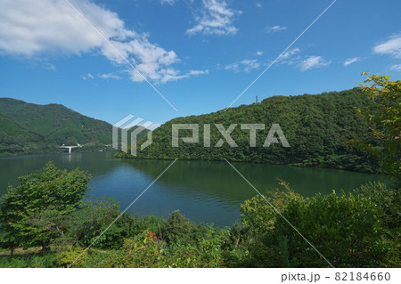 《岡山県》晴れの日、奥津湖の浮島からの風景【夏】 《岡山県》晴れの日、奥津湖の浮島からの風景【夏】 82184660