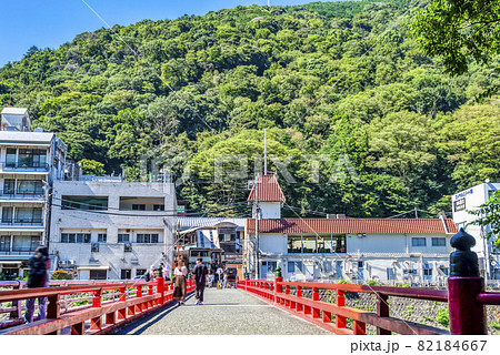 神奈川県箱根湯本　早川のあじさい橋 82184667