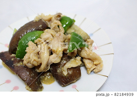 茄子と豚肉の味噌炒め 82184939