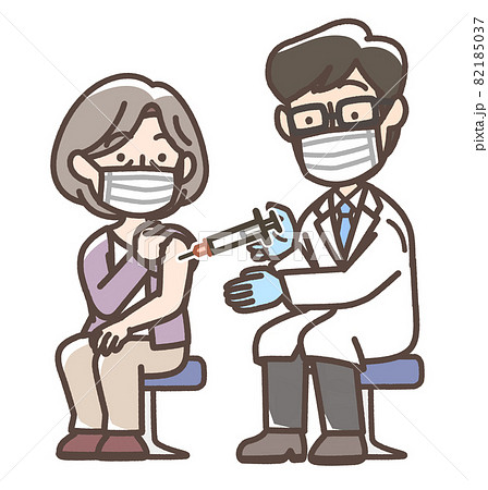 注射を受ける女性 注射を受ける女性 82185037