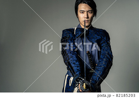 刀を構えるサムライ 武将 武士 時代劇 刀を構えるサムライ 武将 武士 時代劇 82185203