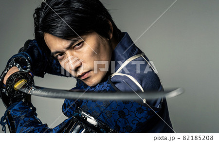 刀を構えるサムライ　武将　武士　時代劇 82185208