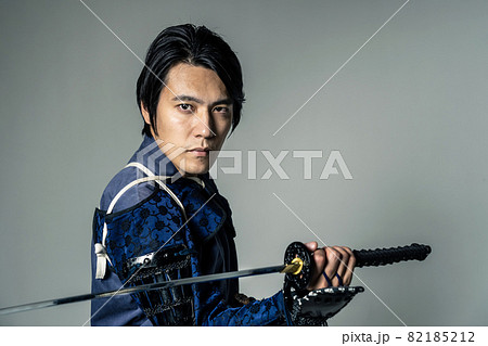 刀を抜くサムライ 武将 武士 時代劇 刀を抜くサムライ 武将 武士 時代劇 82185212