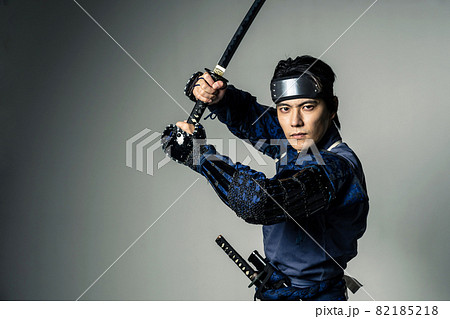 刀を構えるサムライ 武将 武士 時代劇 刀を構えるサムライ 武将 武士 時代劇 82185218