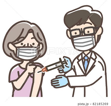 注射を受ける女性 82185269