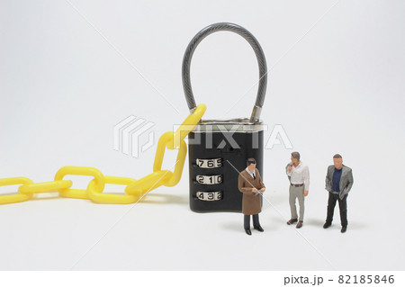 an mini of figure with padlock and chain 82185846
