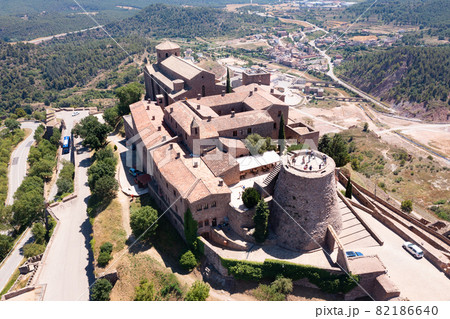 Medieval fortress with romanesque Church on hilltop in Cardona, Spain 82186640