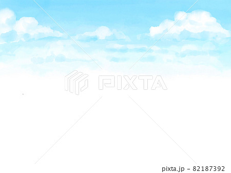 澄み渡った空と雲の水彩イラストのイラスト素材
