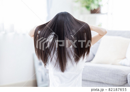 ヘアケアイメージ ロングヘアの女性の後ろ姿 ヘアケアイメージ ロングヘアの女性の後ろ姿 82187655