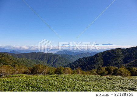 9月（秋） 上田・佐久方面の山々と雲海 美ヶ原自然保護センター付近より 82189359