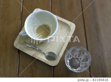 Empty coffee cup after drinking on wooden background. 82190816
