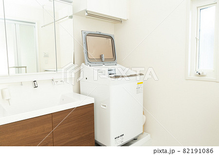 洗面所と洗濯機 82191086