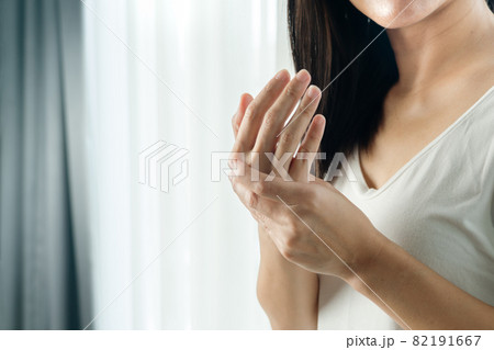 woman wrist arm pain. office syndrome healthcare and medicine concept 82191667