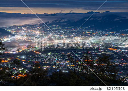 《山梨県》甲府盆地の夜景・甘利山山頂より 《山梨県》甲府盆地の夜景・甘利山山頂より 82195508