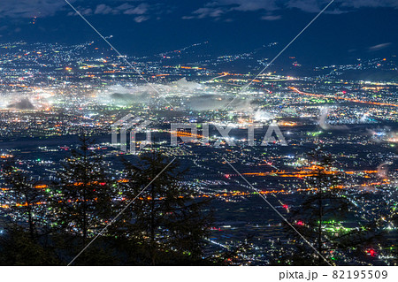 《山梨県》甲府盆地の夜景・甘利山山頂より 82195509