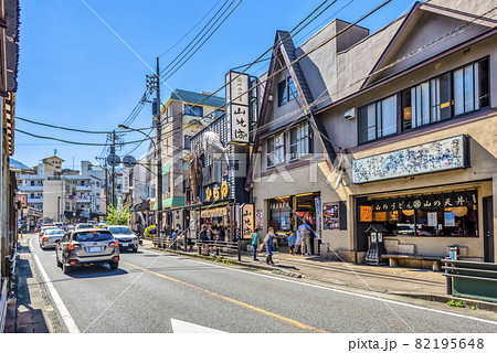 神奈川県箱根湯本　小田急線箱根湯本駅前商店街 82195648