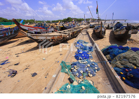 Native Ghanaian style boat 82197576