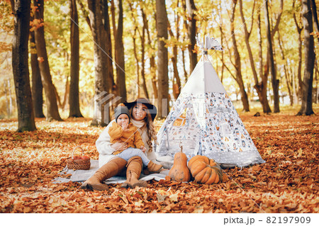 Beautiful and stylish family in a park 82197909
