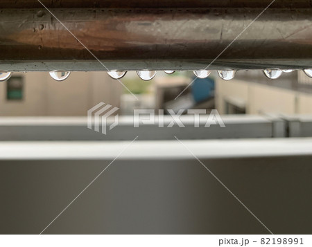 水滴のアップ 82198991