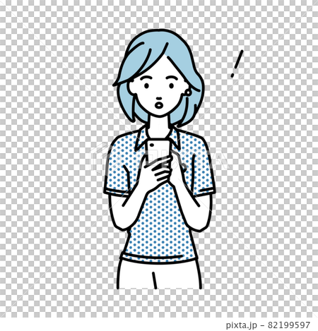 立ってスマートフォンを操作して何かに気づいて驚いたポロシャツの女性 立ってスマートフォンを操作して何かに気づいて驚いたポロシャツの女性 82199597