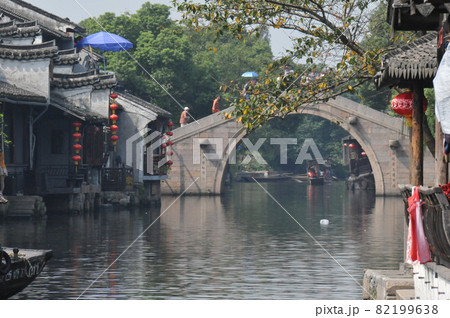 中国、浙江省、西塘、運河、環秀橋、江南水郷、古鎮（古い街並みの残る風情ある町） 82199638