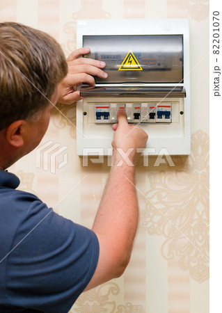 A man has opened an electric shield with switches, is looking for a malfunction 82201070