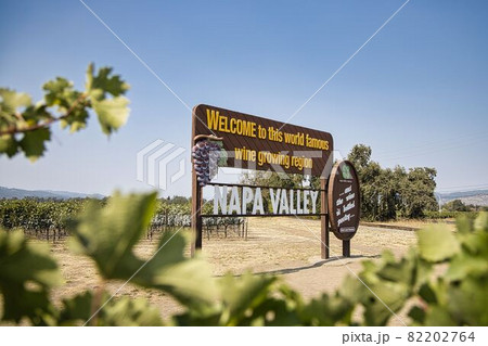 カリフォルニア、ナパバレーの入り口にあるサイン 82202764