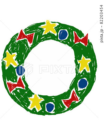 子供がクレヨンで描いたようなクリスマスリースの手描きイラスト（クリスマスの挿絵やアイコン等に） 82203454