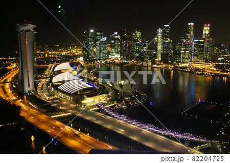 シンガポールの大観覧車から見た夜景 82204725