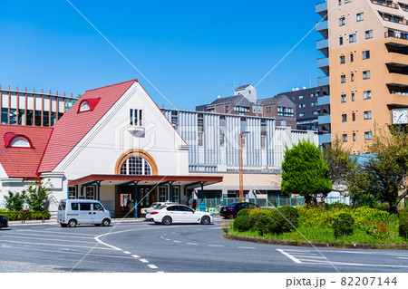 旧国立駅舎が復刻された中央線国立駅南口 82207144