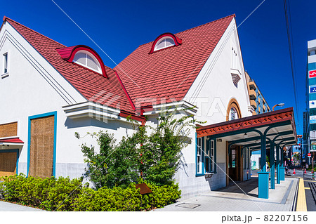 旧国立駅舎が復刻された中央線国立駅南口 82207156