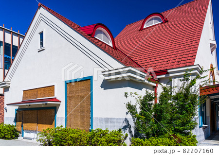 旧国立駅舎が復刻された中央線国立駅南口 82207160