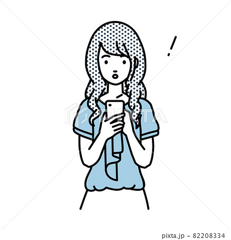 立ってスマートフォンを操作して何かに気づいて驚いたオフィスカジュアルの女性 82208334