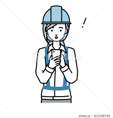 立ってスマートフォンを操作して何かに気づいて驚いた工事現場の女性 立ってスマートフォンを操作して何かに気づいて驚いた工事現場の女性 82208546