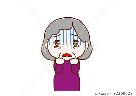 ＜上半身・正面＞真っ青になって許してとお願いする高齢の女性 82209528