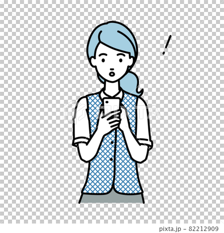立ってスマートフォンを操作して何かに気づいて驚いた事務員制服の女性 82212909