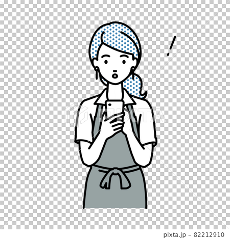立ってスマートフォンを操作して何かに気づいて驚いたカフェ店員の女性 立ってスマートフォンを操作して何かに気づいて驚いたカフェ店員の女性 82212910