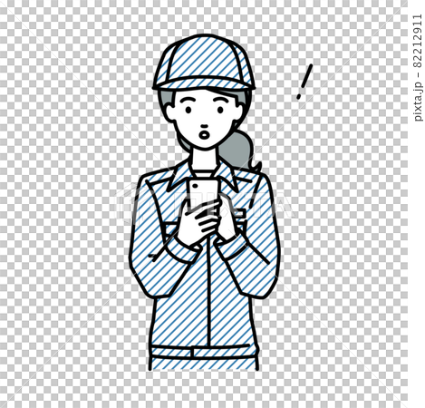 立ってスマートフォンを操作して何かに気づいて驚いた作業員の女性 82212911