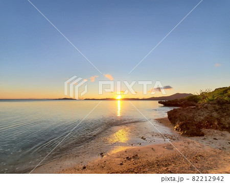 石垣島 底地ビーチの景色 朝焼け 石垣島 底地ビーチの景色 朝焼け 82212942