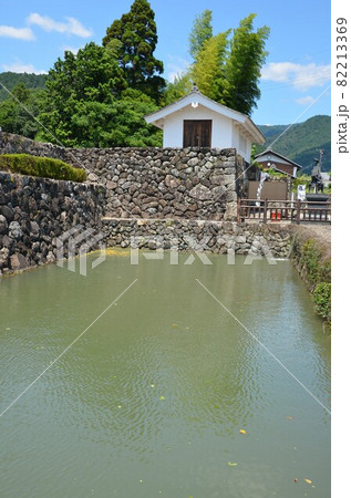 竹中氏陣屋 水堀と石垣と櫓門 82213369
