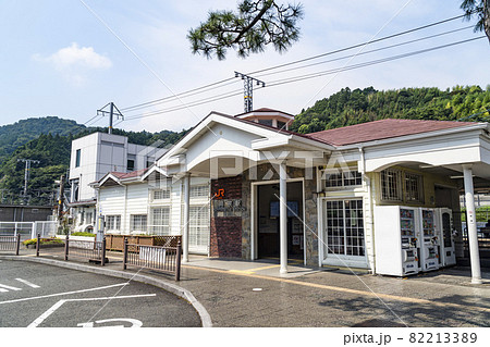 JR東海道線の用宗駅 82213389