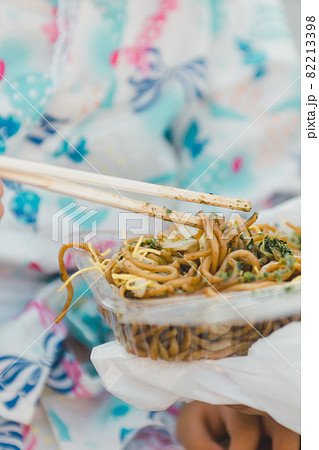 縁日の焼きそば 縁日の焼きそば 82213398