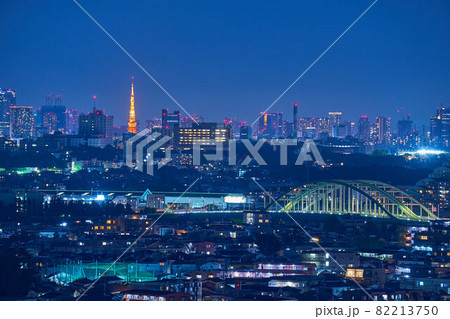 神奈川県川崎市多摩区(生田,登戸)、東京(狛江市,世田谷区)方面の夜景 神奈川県川崎市多摩区(生田,登戸)、東京(狛江市,世田谷区)方面の夜景 82213750