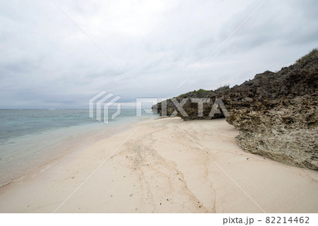 与論島の宇勝海岸(ウァーチ)メーラビビーチ 与論島の宇勝海岸(ウァーチ)メーラビビーチ 82214462
