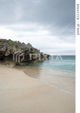与論島の宇勝海岸（ウァーチ）メーラビビーチ 82214468