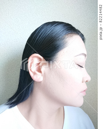 女性の右横顔(目つむり) 女性の右横顔(目つむり) 82214482