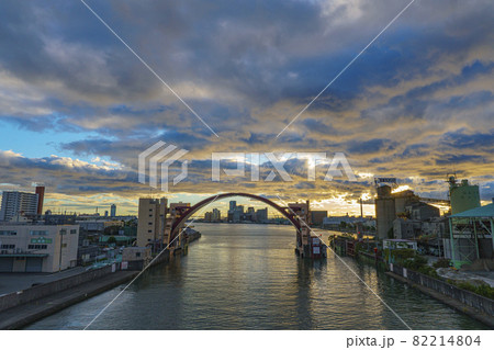 夕景が素晴らしい安治川水門 安治川 大阪風景 【9月中旬】 夕景が素晴らしい安治川水門 安治川 大阪風景 【9月中旬】 82214804