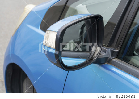 【車】ドアミラーのすりキズ 82215431